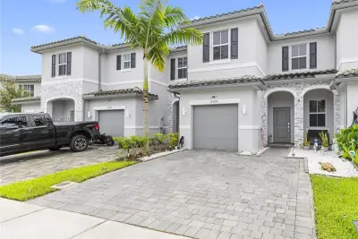 11924 NW 47th Manor, Coral Springs: photo 1 of 35