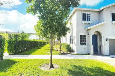 20816 NW 13th Ct, Miami Gardens: photo 1 of 25
