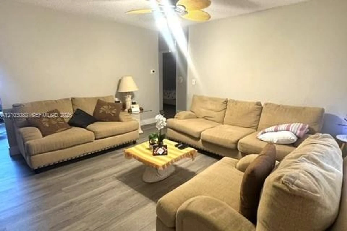 1709 Shenandoah St #B, Hollywood: photo 1 of 13