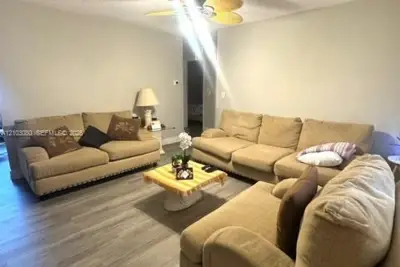 1709 Shenandoah St #B, Hollywood: photo 1 of 13