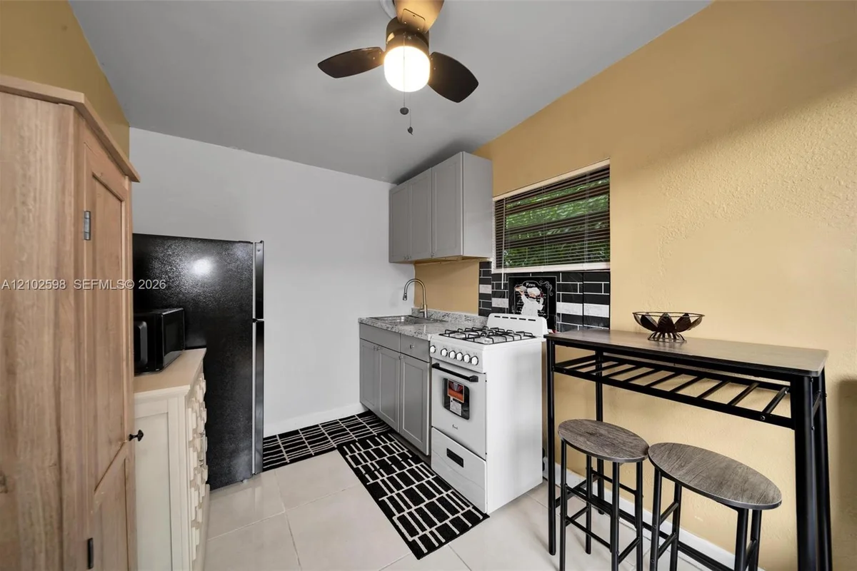 20106 NW 32nd Pl #1B, Miami Gardens: photo 1 of 14