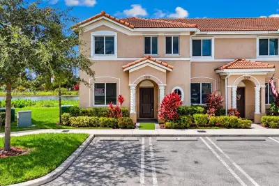 1010 SE 23rd Ave, Homestead: photo 1 of 36