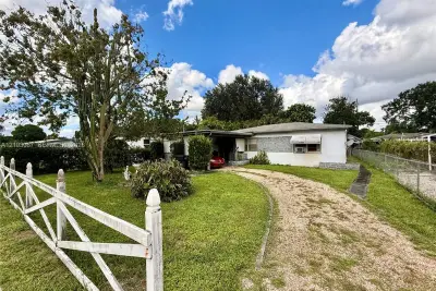 6409 Mayo St, Hollywood: photo 1 of 37