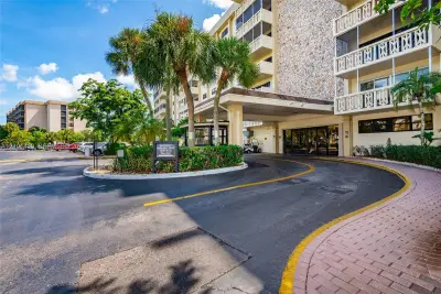 800 NE 195th St #408, Miami: photo 1 of 35