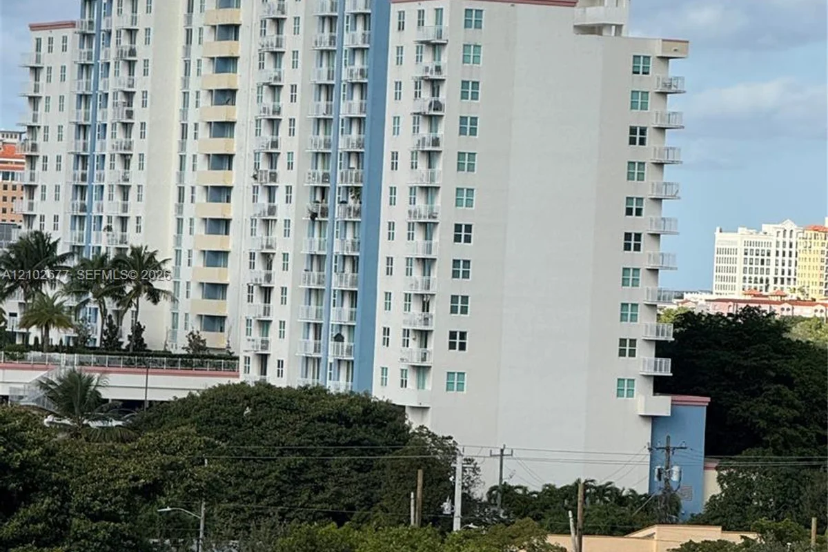 3000 Coral Way #504, Miami: photo 1 of 1