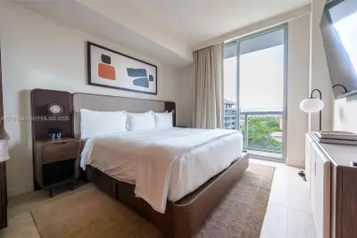 1611 SW 2nd Ave #613, Miami: photo 1 of 18