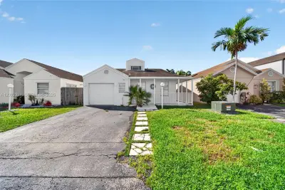 10024 SW 222nd St, Cutler Bay: photo 1 of 45