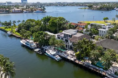 720 Isle Of Palms Dr, Fort Lauderdale: photo 1 of 95