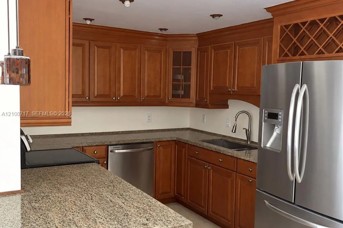 13510 NE 20th Ct, North Miami: photo 1 of 11