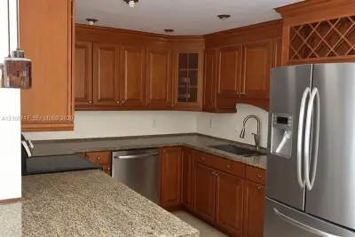 13510 NE 20th Ct, North Miami: photo 1 of 11