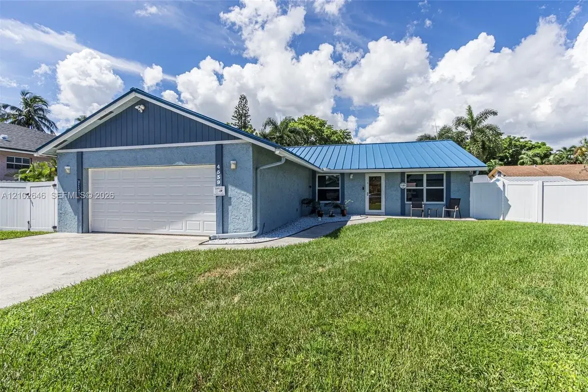 4539 SW 28th Way, Dania Beach: photo 1 of 33