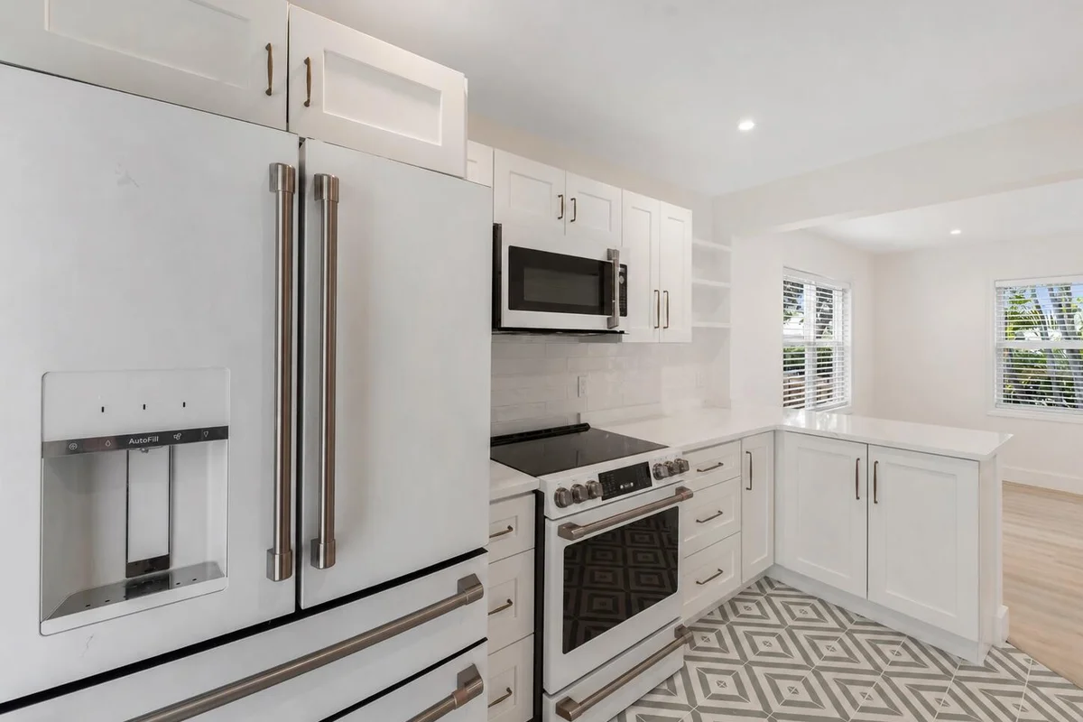 514 52nd St, West Palm Beach: photo 1 of 32