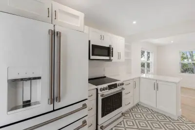 514 52nd St, West Palm Beach: photo 1 of 32