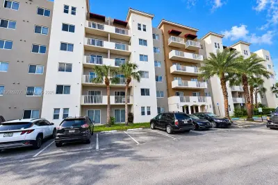 11060 SW 196th St #303, Cutler Bay: photo 1 of 20