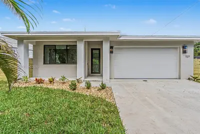 727 NW 43rd Ct, Oakland Park: photo 1 of 51
