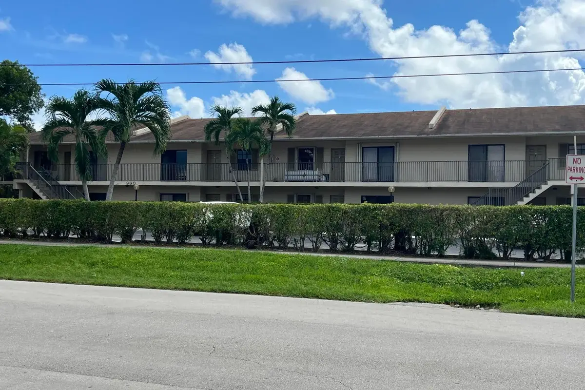 960 45th, Deerfield Beach: photo 1 of 5