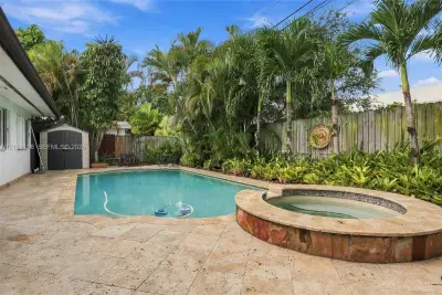 6811 SW 6th St, Miami: photo 1 of 16