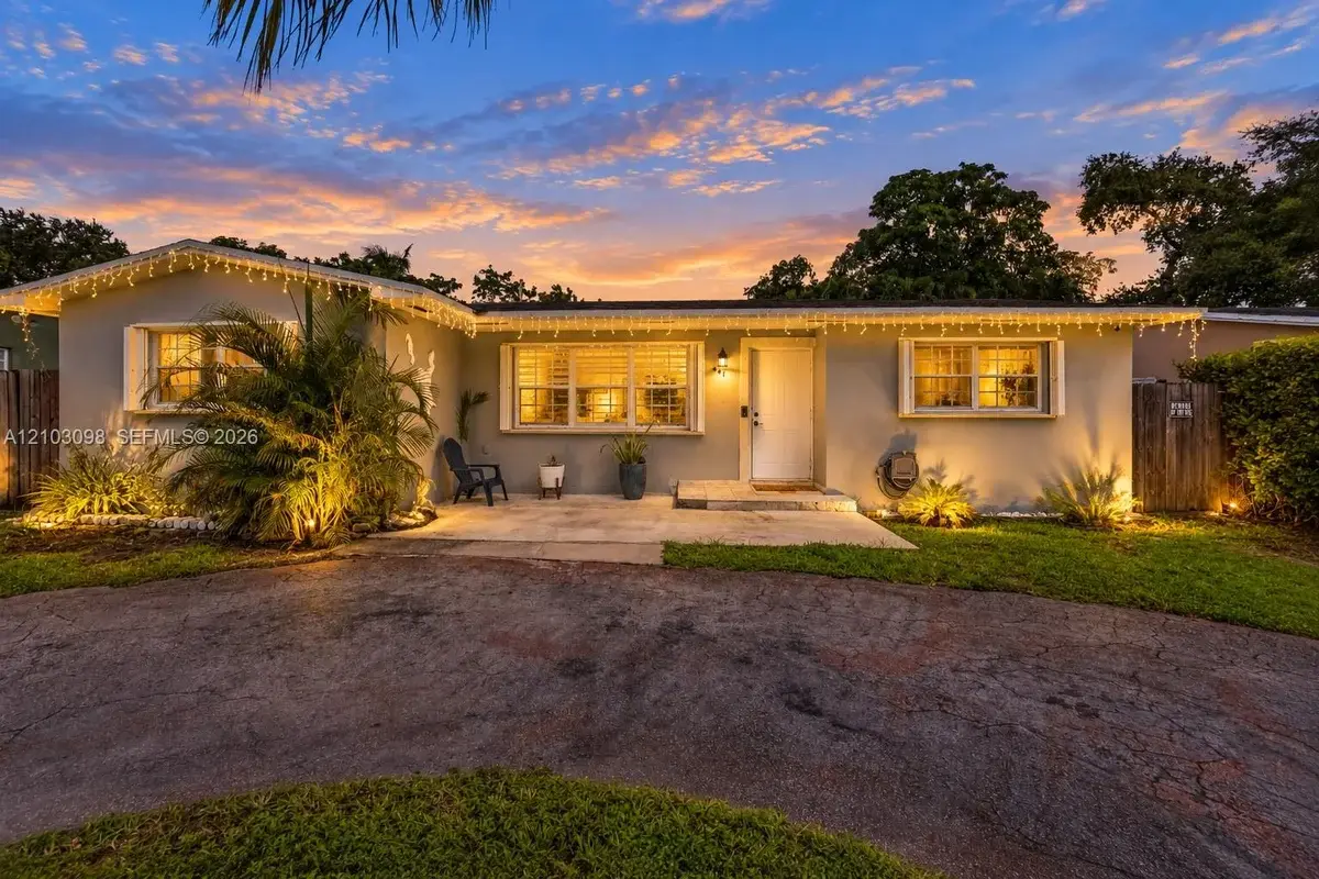 House in Miami: photo 1 of 16