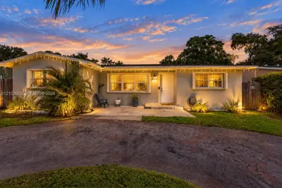 House in Miami: photo 1 of 16