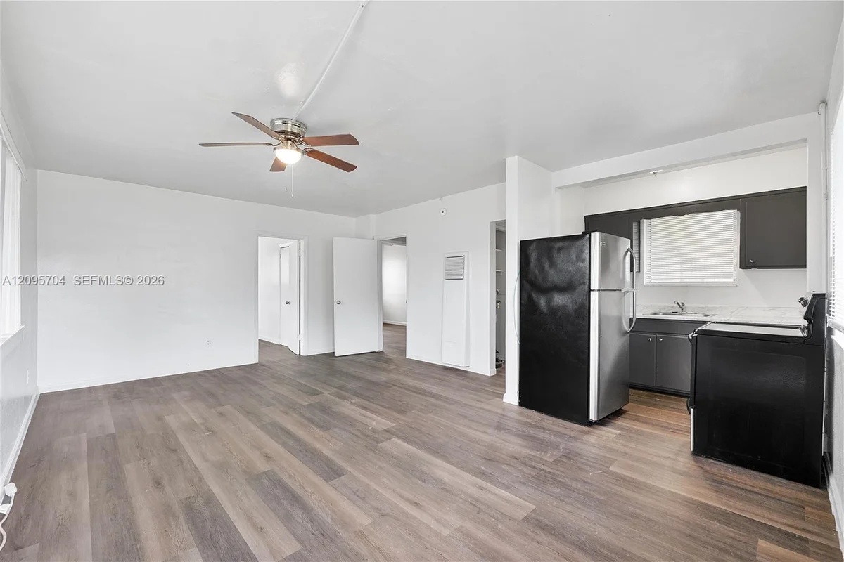 515 NE 150th St #1, Miami: photo 1 of 10