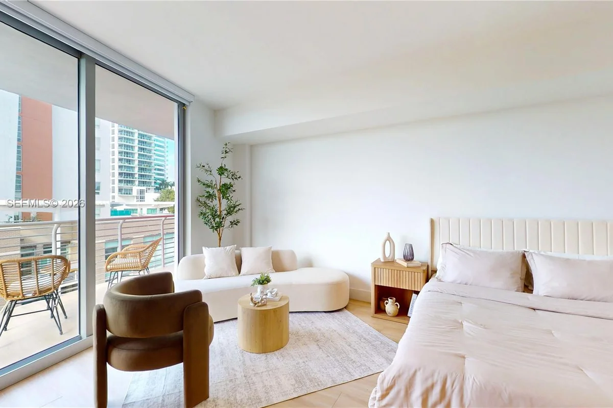 90 NE 32nd St #614, Miami: photo 1 of 39