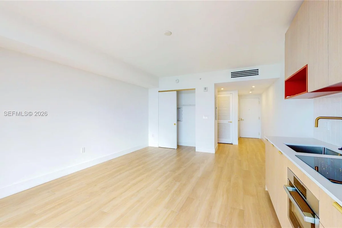 90 32nd St #922, Miami: photo 1 of 36