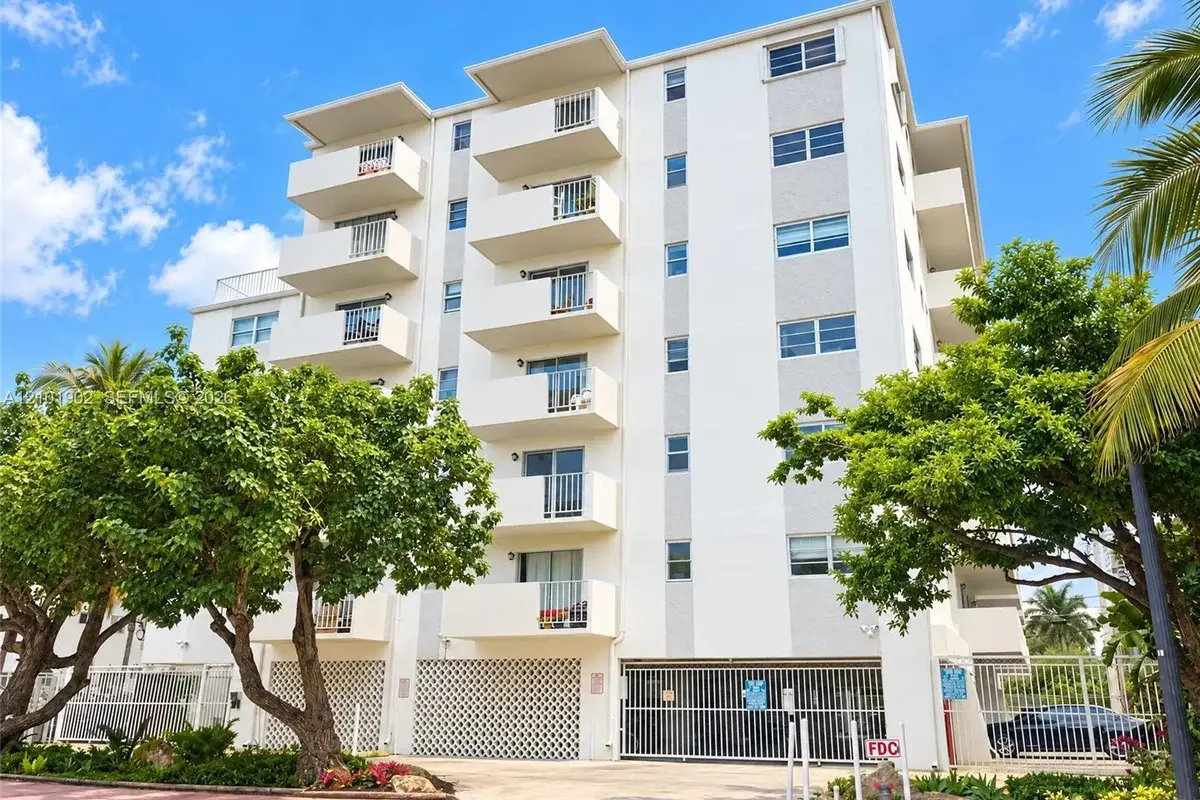 240 Collins Ave #3E, Miami Beach: photo 1 of 14