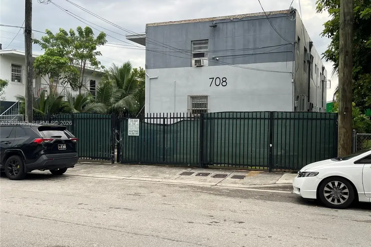 708 NW 4th Ave #5, Miami: photo 1 of 22