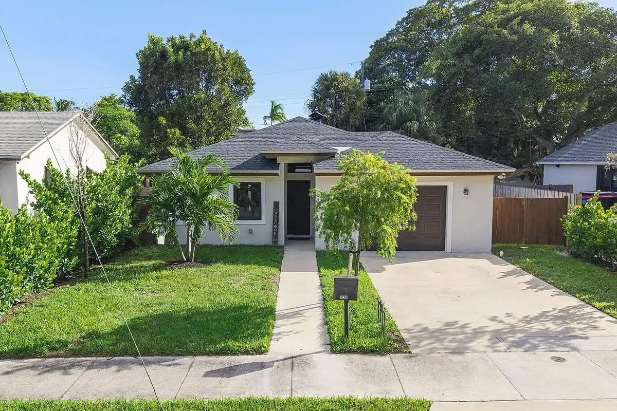 730 47th St, West Palm Beach: photo 1 of 34