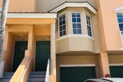 1942 NE 5th St, Boynton Beach: photo 1 of 18