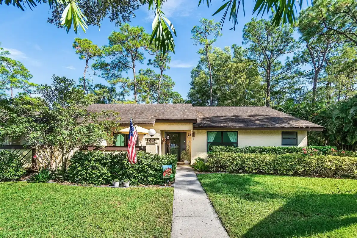 144 Karanda Ct, Royal Palm Beach: photo 1 of 28