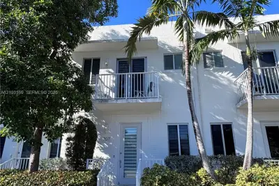 2641 NE 212th Ter #207, Miami: photo 1 of 18