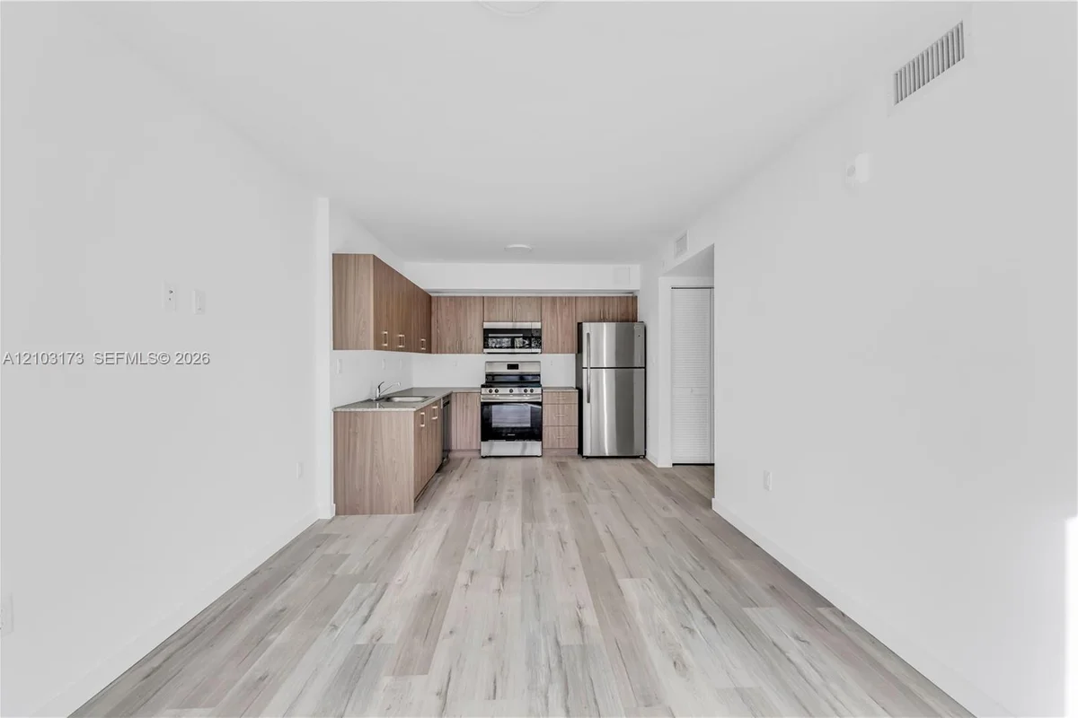 175 NW 160th St #313, North Miami Beach: photo 1 of 14