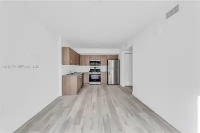 175 NW 160th St #313, North Miami Beach: photo 1 of 14