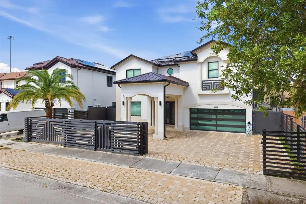 18112 NW 91st Ct, Hialeah: photo 1 of 40
