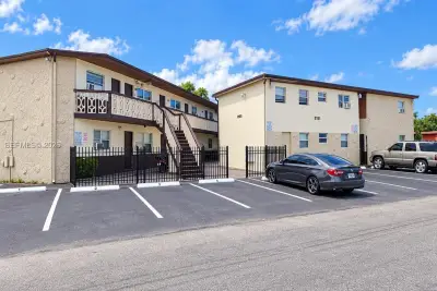 2151 NW 7th St #11, Fort Lauderdale: photo 1 of 1