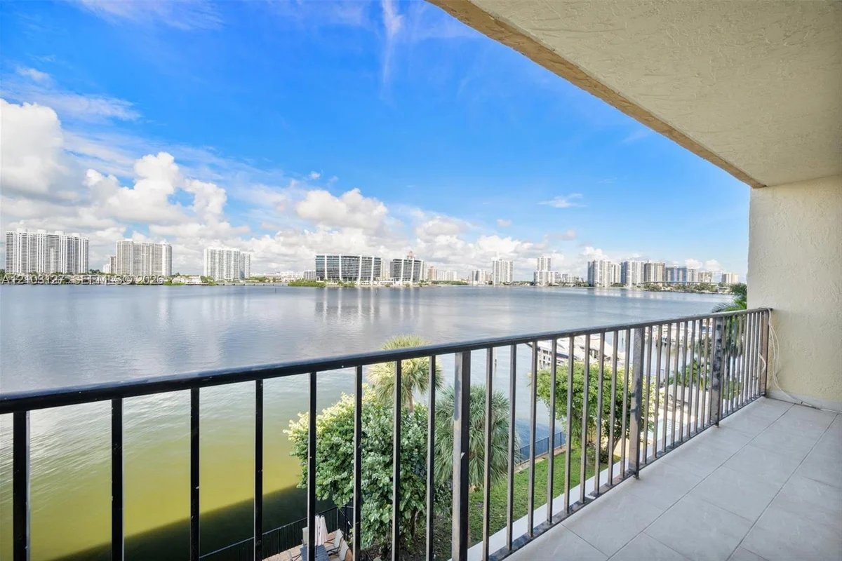 17878 N Bay Rd #405, Sunny Isles Beach: photo 1 of 34