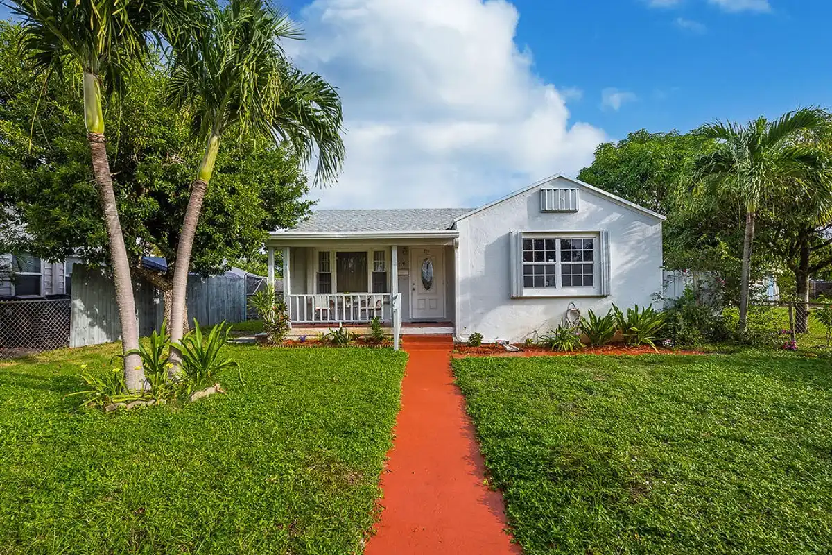 719 Summit Blvd, West Palm Beach: photo 1 of 31