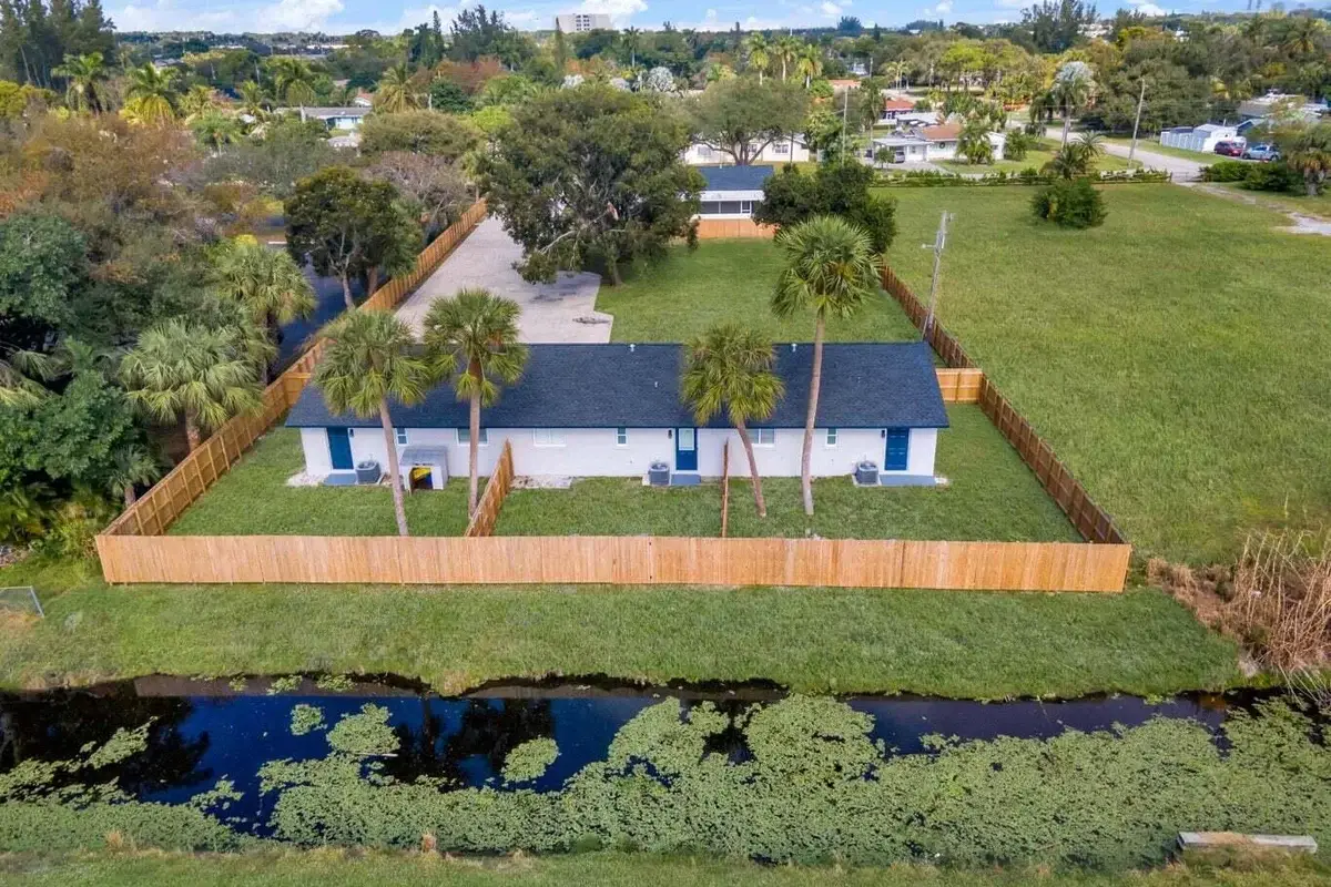 3166 Melaleuca Rd, West Palm Beach: photo 1 of 17