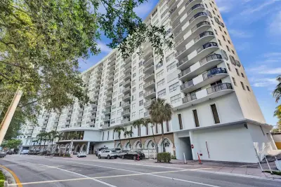 6039 Collins Ave #1736, Miami Beach: photo 1 of 50