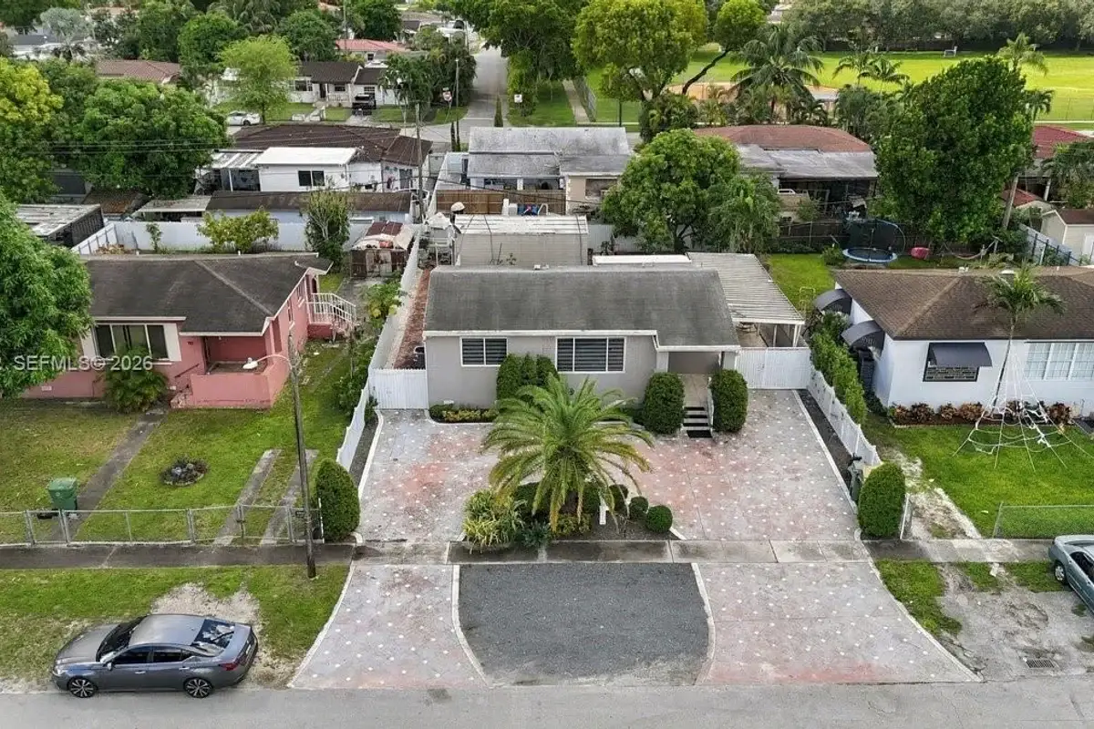 120 W 63rd St, Hialeah: photo 1 of 31