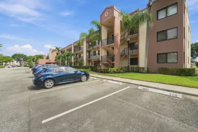 10607 W Clairmont Cir #109, Tamarac: photo 1 of 28