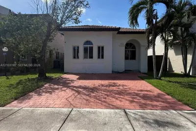 2514 NE, Homestead: photo 1 of 25