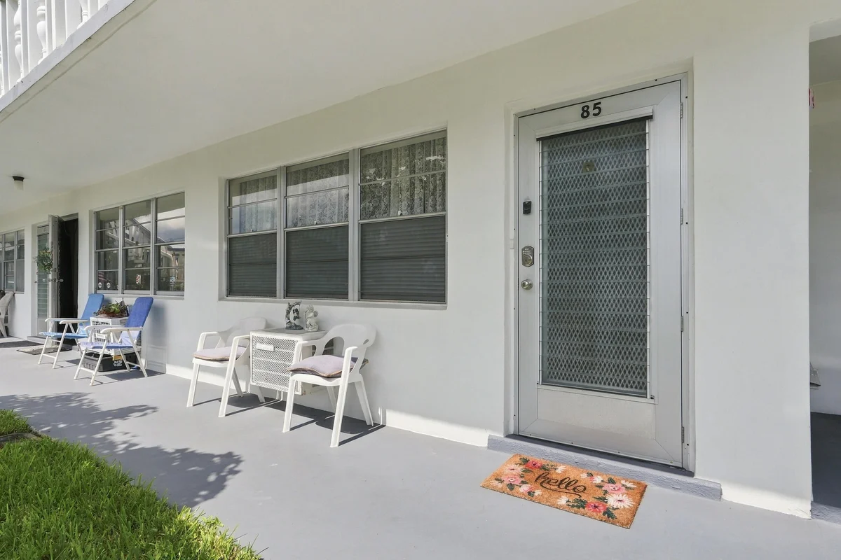 85 Kingswood E, West Palm Beach: photo 1 of 19