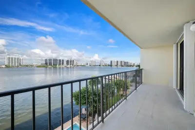 17878 N Bay Rd #404, Sunny Isles Beach: photo 1 of 32