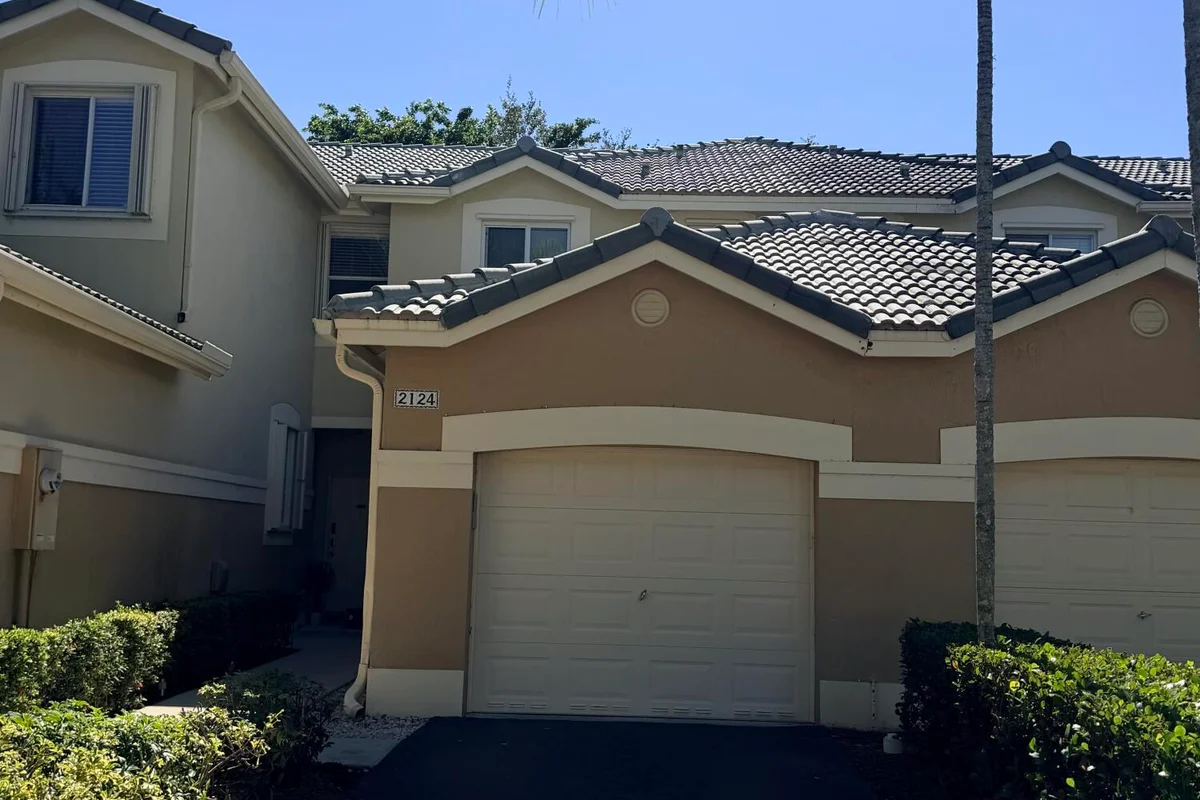 2124 Hacienda Ter, Weston: photo 1 of 10