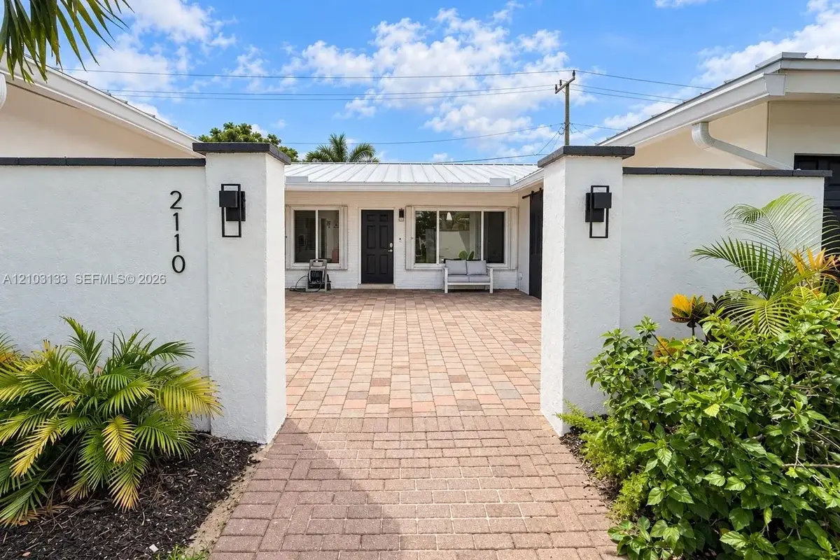 2110 NE 56th St #1, Fort Lauderdale: photo 1 of 27