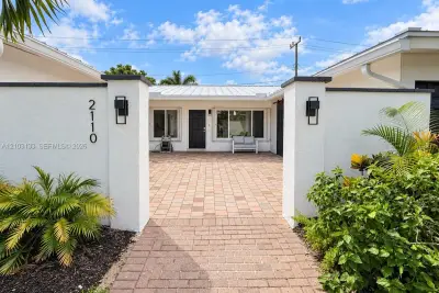 2110 NE 56th St #1, Fort Lauderdale: photo 1 of 27