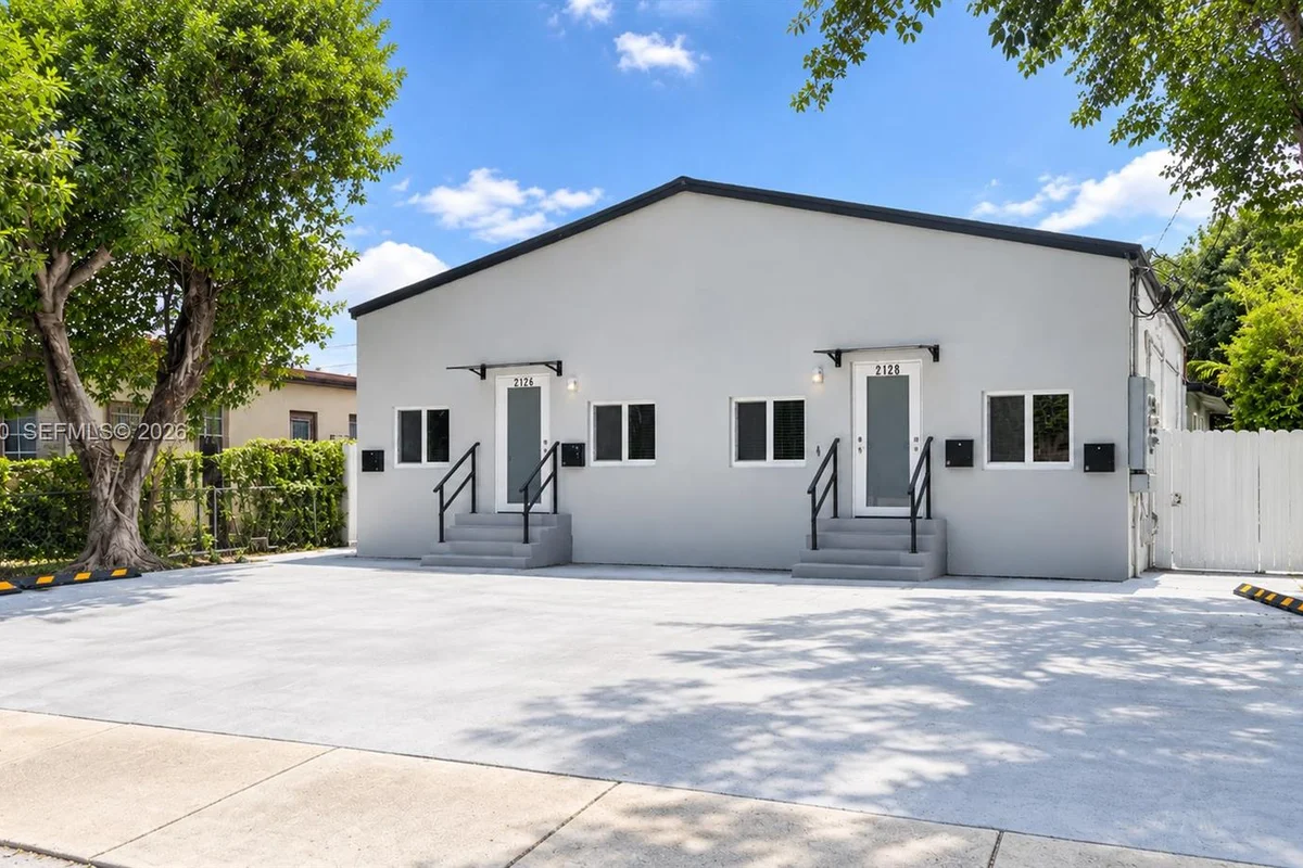 2126 NW 24th St #A, Miami: photo 1 of 6