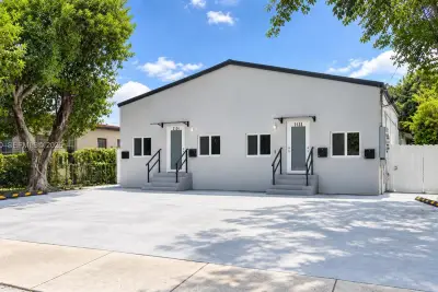 2126 NW 24th St #A, Miami: photo 1 of 6